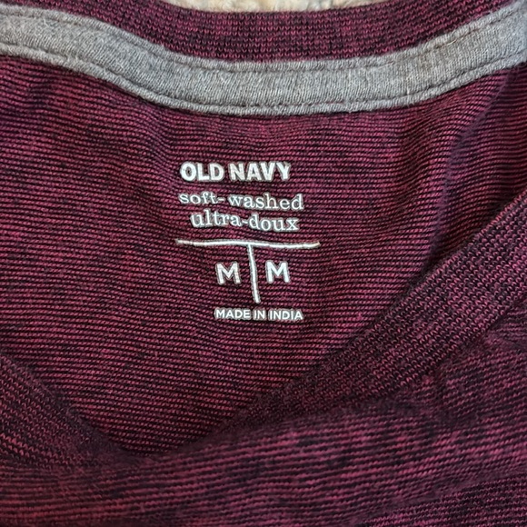 Old Navy soft washed short sleeve shirt size medium dark maroon colored - Picture 2 of 3